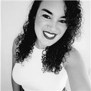Profesora de primaria, apta para dar clases a niños de todas las materias, pero sobre todo, lengua.